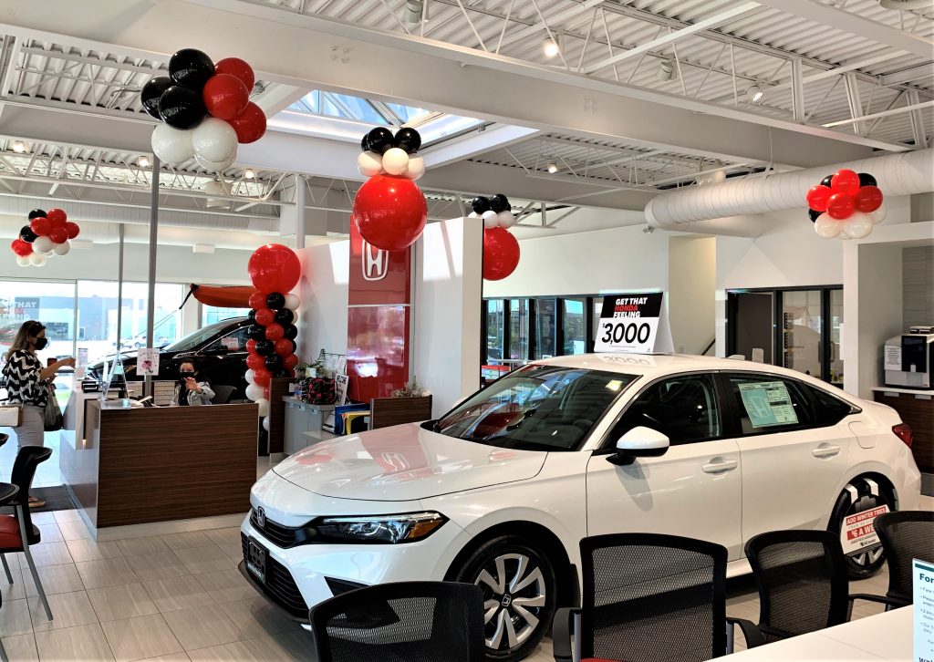 Honda dealership with balloons for a corporate event Honda dealership with balloons for a corporate event